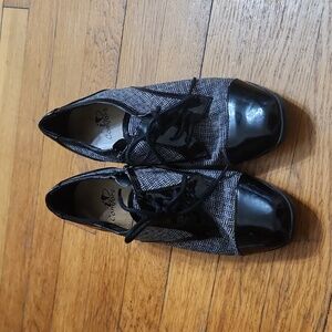 I Love Comfort Black Gray Heeled Oxfords Women's Shoes Size 6